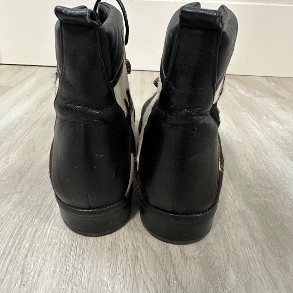 Stuart Weitzman Spanish Crafted Cowhide Lace-Up Ankle Boots Ladies Size 4W - Picture 4 of 13